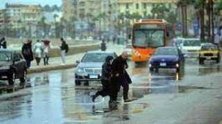 أمطار خفيفة تسقط على شوارع القاهرة الآن وأجواء شديدة البرودة
