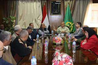 محافظ القليوبية يعقد إجتماعا بحضور رئيس مجلس إدارة شركة نهضة مصر وعمال وسائقي ومشرفي النظافة