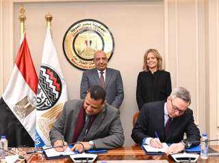 وزير قطاع الأعمال العام يشهد توقيع اتفاق بناء محطة طاقة شمسية لإنتاج الكهرباء لشركة مصر للألومنيوم