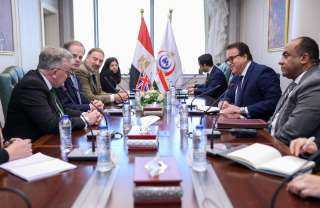 وزير الصحة يستقبل السفير البريطاني بالقاهرة لبحث سبل التعاون بين البلدين