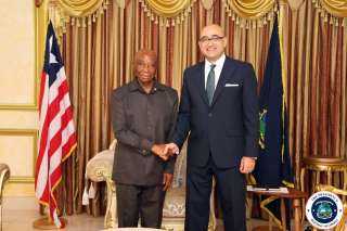 السفير المصري يسلم خطاب التهنئة الموجه من الرئيس السيسى إلى رئيس ليبيريا بمناسبة فوزه في الانتخابات الرئاسية