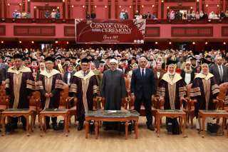 رئيس جامعة الازهر يشهد تخريج دفعة جديدة في كليات الطب بالبرنامج الماليزي