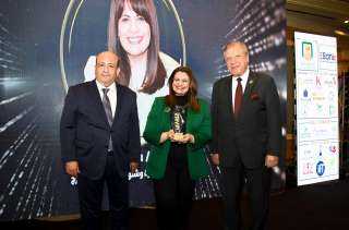 تكريم وزيرة الهجرة من مؤسسة عالم المال للصحافة لفوزها باستفتاء الجريدة الخاص بقادة ٢٠٢٣ عام الأزمات