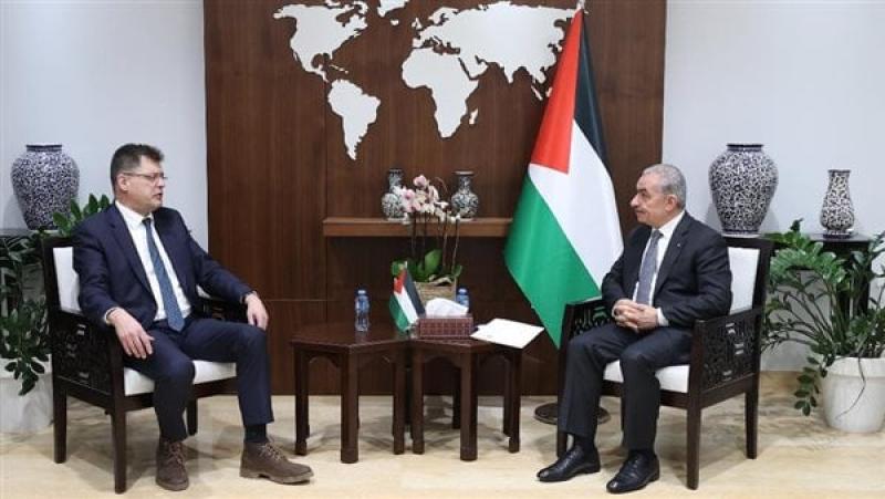 رئيس الوزراء الفلسطيني خلال اللقاء