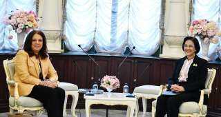 سفيرة مصر في بانكوك تلتقي بالمستشارة الاقتصادية لرئيس وزراء تايلاند