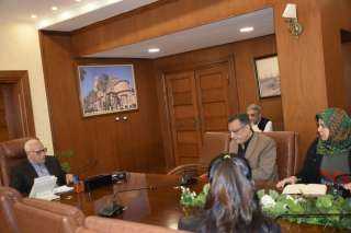 محافظ بورسعيد يتابع سير العمل بعدد من إدارات ” الديوان العام ”