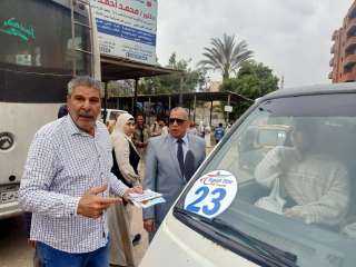 محافظ المنيا يتابع المواقف العامة لسيارات الأجرة بمراكز المنيا للتأكد من الالتزام بتعريفة المواصلات