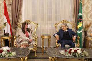 محافظ المنيا يستقبل  السيدة هيرو السفير الأمريكى بالقاهرة لبحث سبل التعاون المشترك