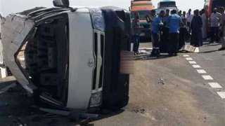 إصابة 14 شخصا في حادث تصادم سيارة ميكروباص بأخرى ربع نقل بأسوان