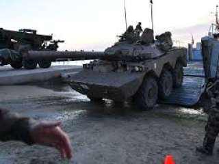 وزير الدفاع الفرنسي يعلن عن دفعة من مئات المركبات المدرعة إلى أوكرانيا