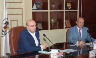محافظ بني سويف يناقش خطة استعدادات القطاعات لاستقبال عيد الفطر المبارك