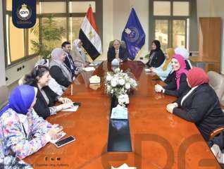 رئيس هيئة الدواء المصرية يجتمع بمديري فروع الهيئة بالمحافظات