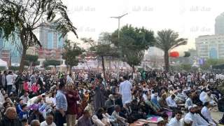 الآلاف يؤدون صلاة وخطبة عيد الفطر المبارك بمسجد مصطفى محمود