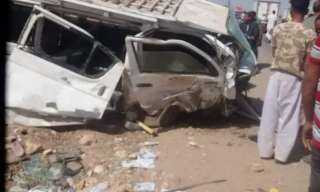 إصابة 11 شخصًا في تصادم سيارتين بصحراوي قنا