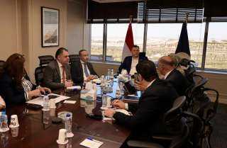 وزير السياحة والآثار يعقد اجتماعاً لاستعراض مستجدات الخطة التنفيذية لتحسين التجربة السياحية في مصر