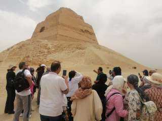 بني سويف تستقبل 42 من أعضاء  نادي الشمس لزيارة المعالم الأثرية والتاريخية ضمن خطة المحافظة لتنشيط السياحة الداخلية
