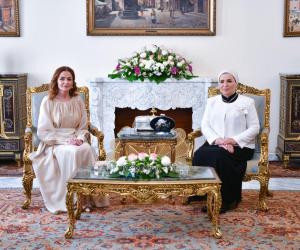 السيدة انتصار السيسى وحرم رئيس مجلس رئاسة البوسنة والهرسك تتفقدان غرفة عمليات الهلال الأحمر
