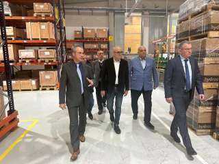 وزير الإسكان يزور مصنع شركة ”Hydroo” الأسبانية لبحث موقف تصنيع منتجات الشركة محلياً
