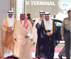 الشيخ مشعل يغادر الكويت متجها إلى مصر
