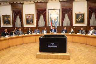 محافظ القاهرة يعقد اجتماعًا موسعًا لمناقشة الاستعدادات النهائية لتطبيق قانون التصالح الجديد