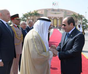 الرئيس السيسى يودّع أمير الكويت بمطار القاهرة بعد زيارته الرسمية