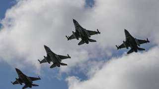 ضابط بريطاني: الأسلحة الروسية مصممة لإسقاط مقاتلات مثل ”إف-16”