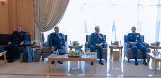 قائد القوات الجوية يلتقى نظيره بالمملكة العربية السعودية