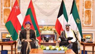 أمير دولة الكويت وسلطان عمان يبحثان العلاقات الثنائية ودعم مسيرة العمل الخليجي