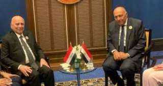 وزير الخارجية يعقد لقاء ثنائياً مع وزير خارجية العراق