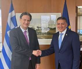 السفير المصري في أثينا يلتقي وزير الطاقة والبيئة اليوناني