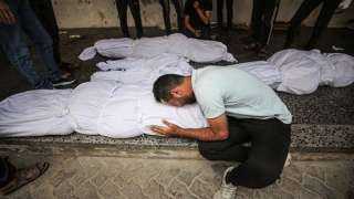 مقتل 12 في غارة إسرائيلية على مخزن مساعدات شرق دير البلح وسط قطاع غزة
