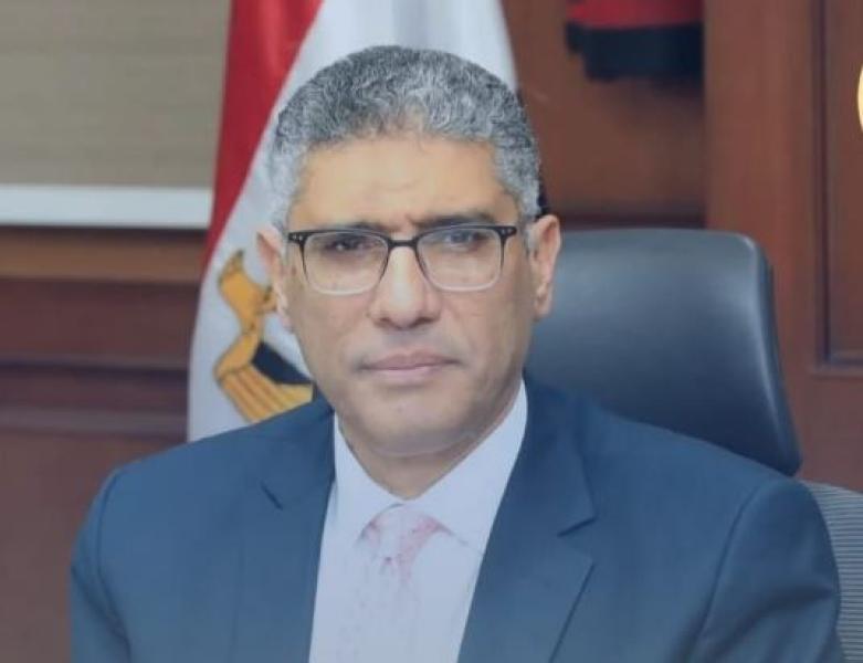 محافظ الجيزة: وقف إجازات الأطباء البيطريين وتكثيف الحملات علي اماكن حفظ وتخزين وتداول الأسماك المملحة