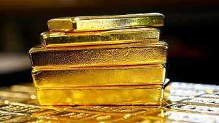 أسعار الذهب تتراجع مع صعود الدولار اليوم الخميس في أول مايو